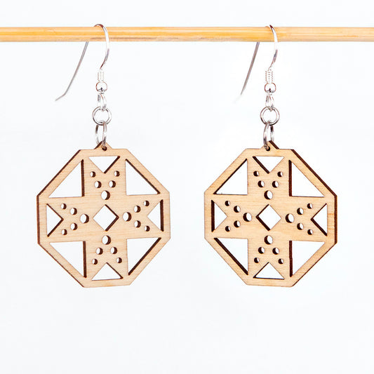 Kannuksenpyörä -korvakoru puu